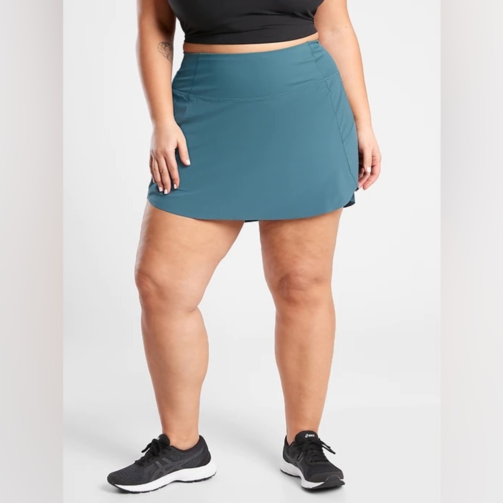 Athleta RUN WITH IT 14” SKORT in Sequoia Blue